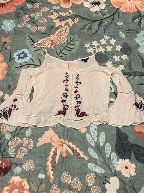 American Eagle Outfitters Embroidered Floral Cold Shoulder Top